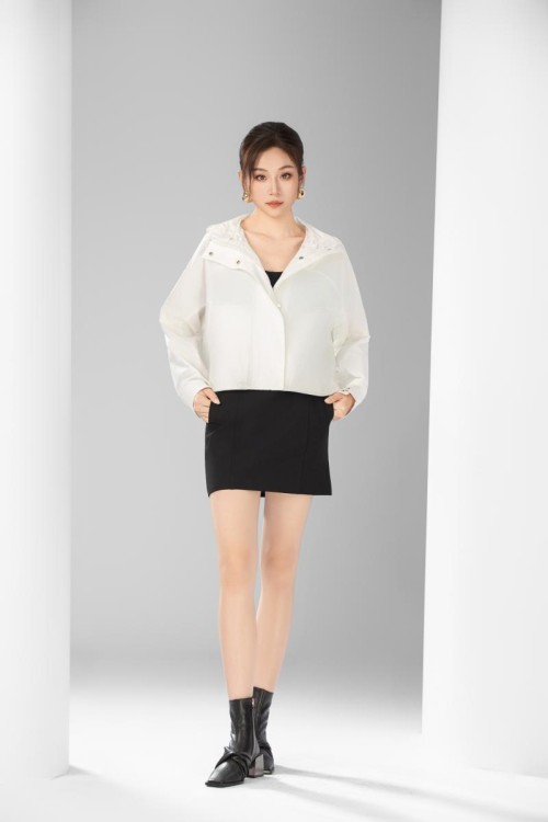 雾屿白短款外套